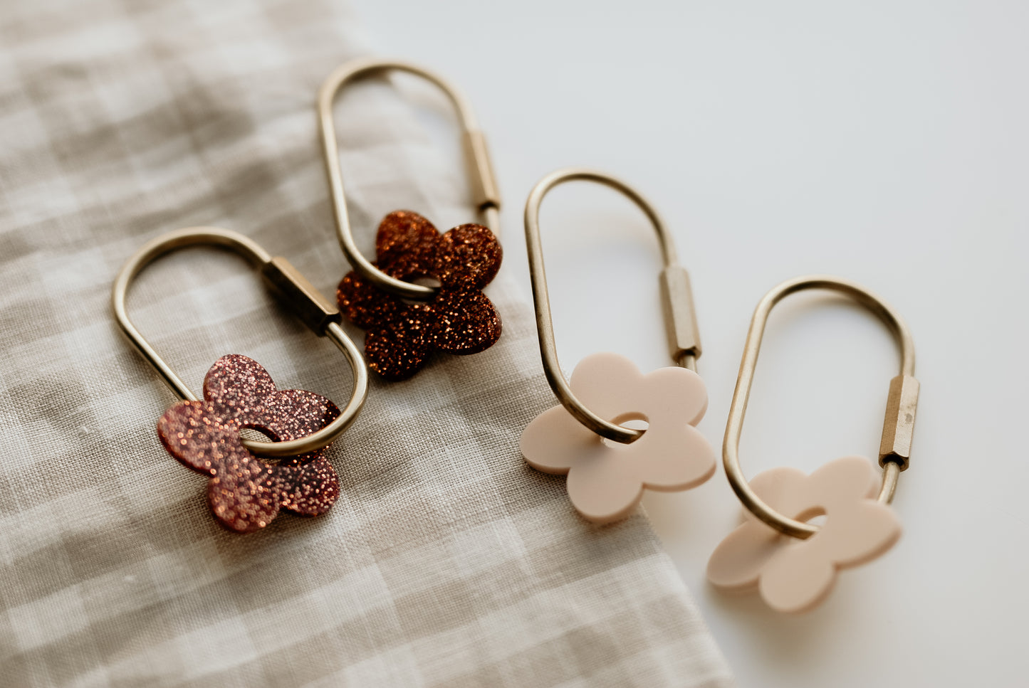Loop Acrylic Daisy Keyrings/Bag tags
