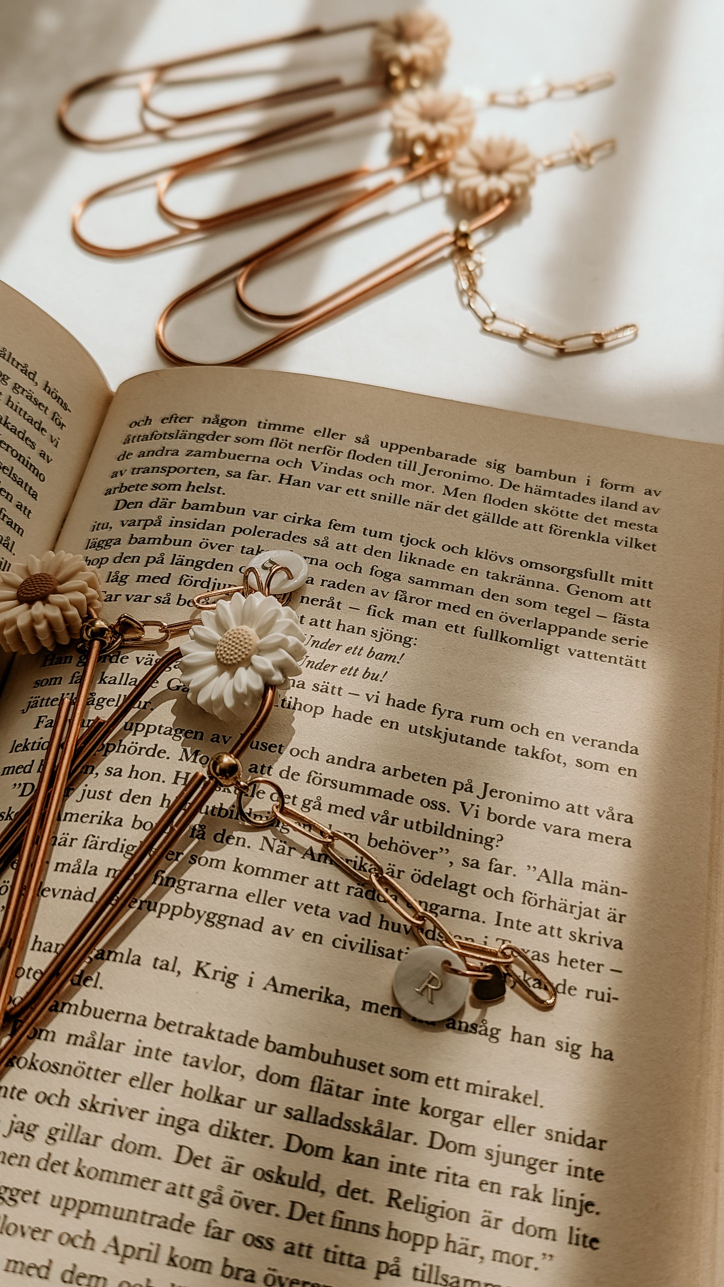 Daisy Paper Clip Bookmarks