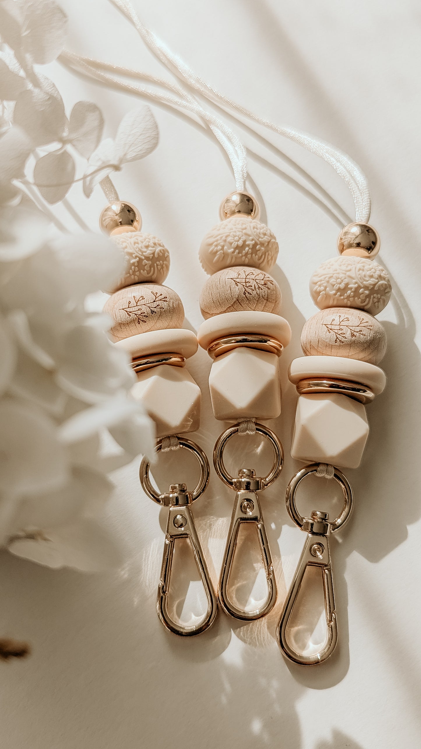Folia Cremea Lanyards